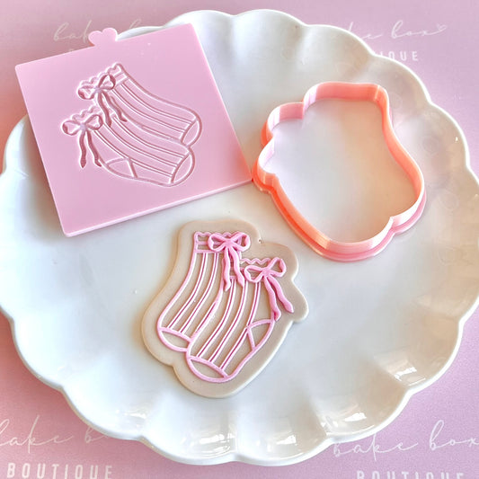 BABY SOCKS WITH BOWS - RAISED EMBOSSER