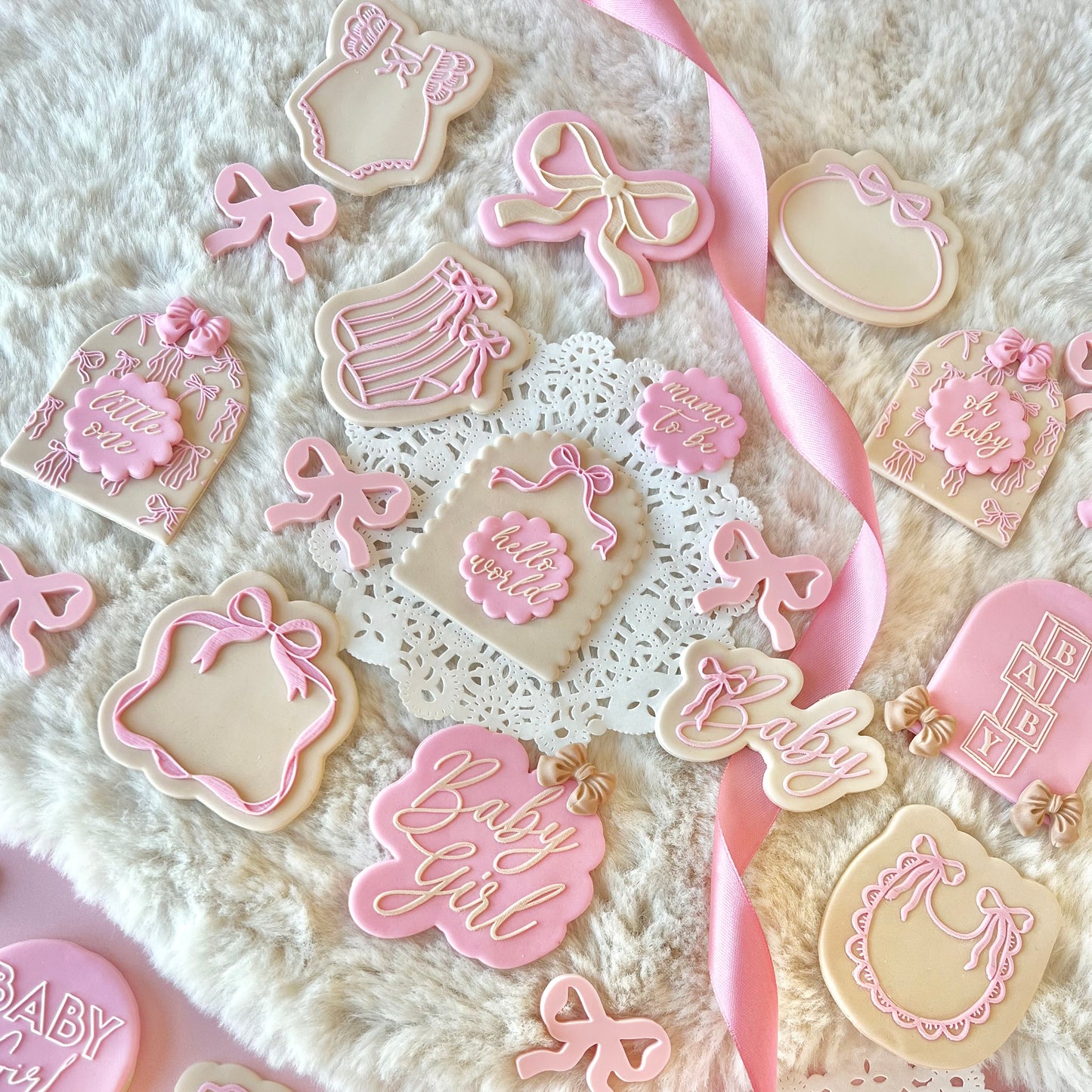 BABY SOCKS WITH BOWS - RAISED EMBOSSER
