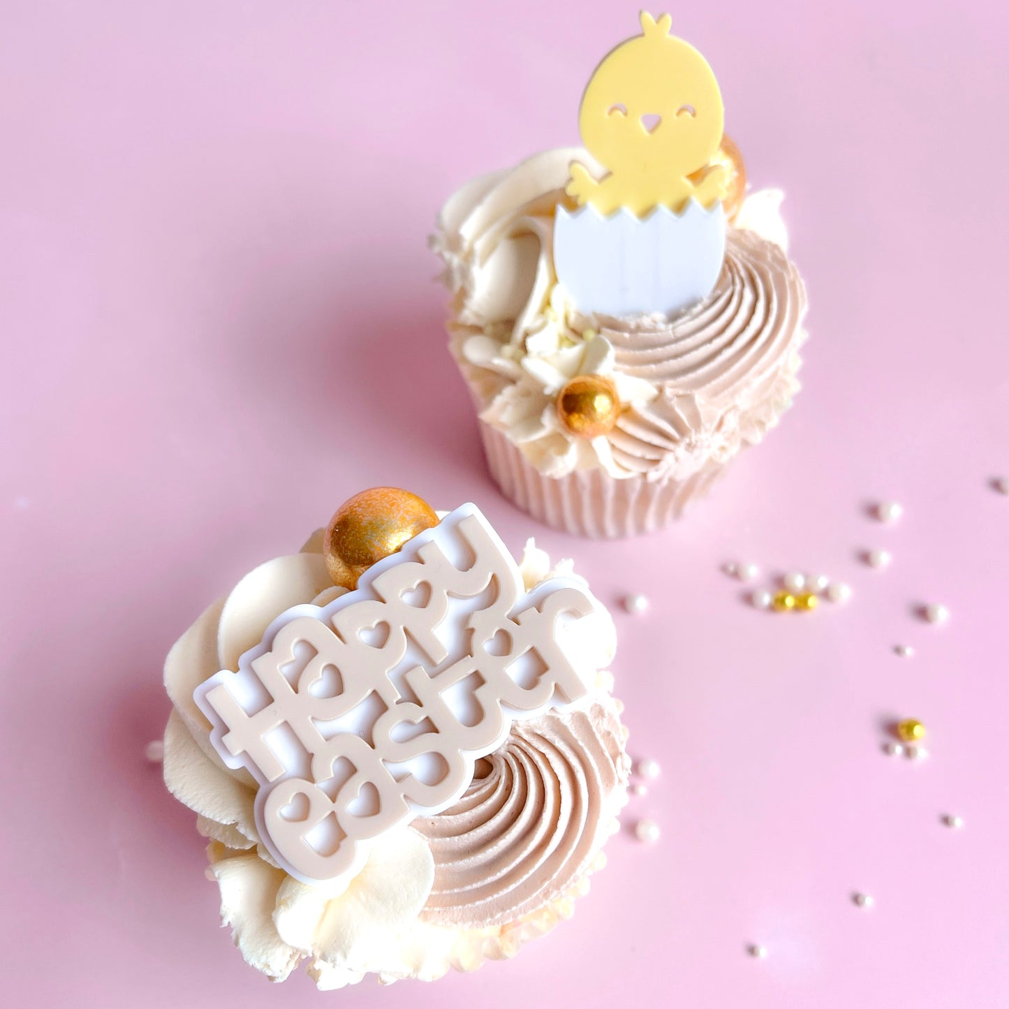 CHICK IN EGG CHARM CAKE TOPPER