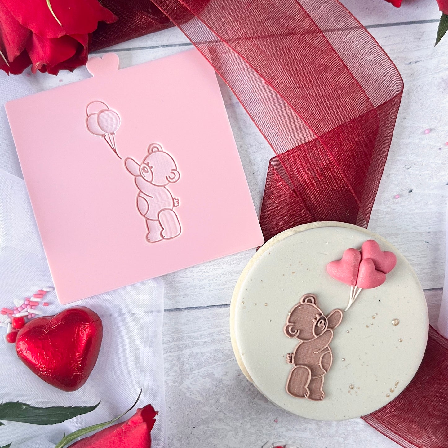 BEAR WITH BALLOONS  - DOUBLE POP - RAISED EMBOSSER